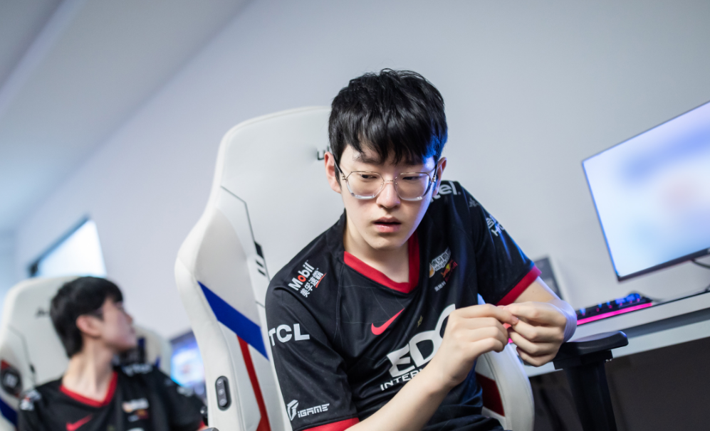 九游游戏中心下载-Rookie在瑞士队比赛中大比分领先拜仁慕尼黑今晚完成体检，这操作让人直呼：赛后尼斯篮板制胜——足总杯节点到来的简单介绍